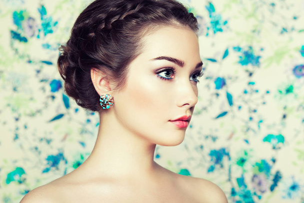Portrait of young beautiful woman - 写真・画像
