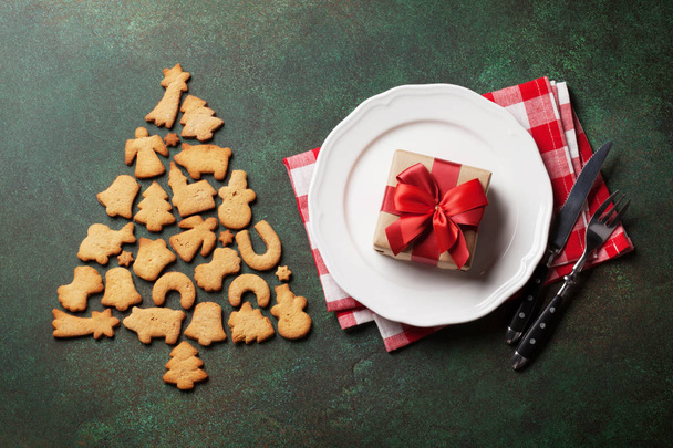 Χριστουγεννιάτικο πιάτο, δώρων, ασημικά, τα cookies - Φωτογραφία, εικόνα