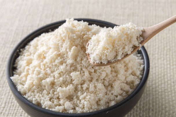 Pastel de arroz condimentado que causa hongos en el arroz japonés
 - Foto, Imagen