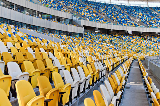 KIEV (KYIV), UCRANIA - 18 DE MARZO: Tribunes of National Olympic stadium (NSC Olimpiysky) el 18 de marzo de 2012 en Kiev (Kiev), Ucrania
 - Foto, Imagen