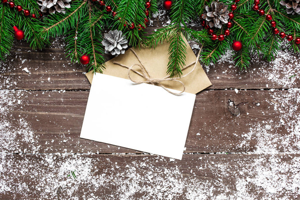 biglietto di auguri natalizio con abete e decorazioni
 - Foto, immagini