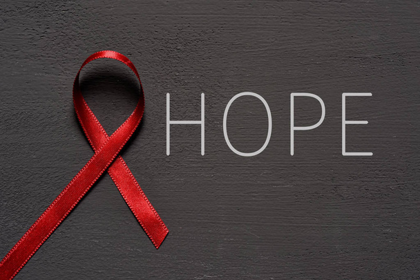 エイズに対する戦いのための赤いリボン - 写真・画像