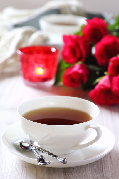  Valentine's Day: Romantic Tea Party with candle and bouquet of  - Foto, Imagem