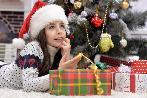 Girl with  Christmas present - Foto, Imagen