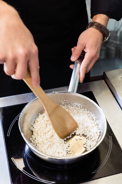 chef making risotto - Foto, imagen