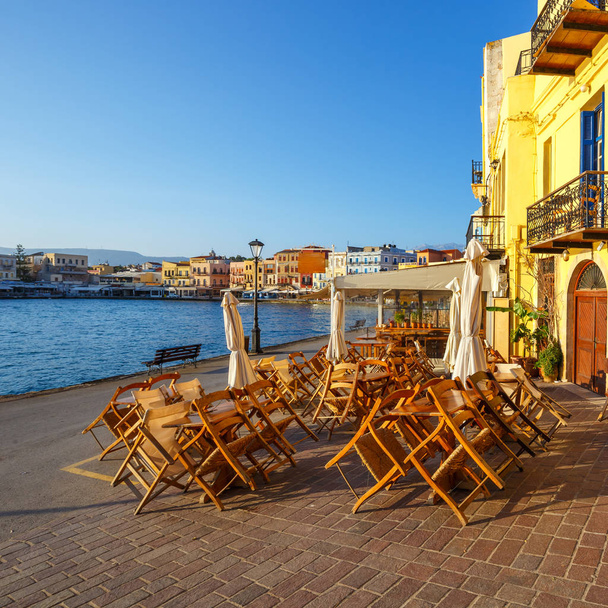 vista de la mañana del puerto viejo en Chania, Grecia
 - Foto, imagen