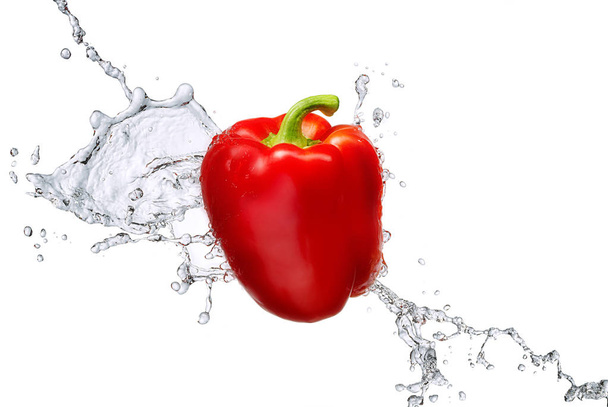 Water splash with bell pepper isolated - Φωτογραφία, εικόνα