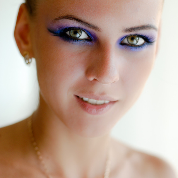 Beautiful young woman with bright makeup closeup portrait - Foto, Imagem