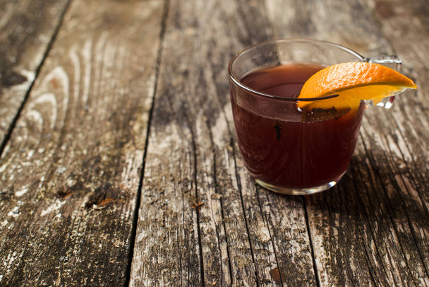 Mulled wine with spices on wooden background. Selective focus. - Valokuva, kuva