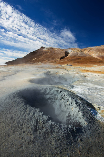 Βραστό λάσπη στην γεωθερμική περιοχή Namafjall, Hverir, Ισλανδία  - Φωτογραφία, εικόνα