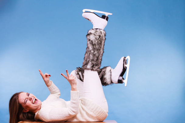 Жінка в шкарпетках для шкарпеток з льодом, ковзання
  - Фото, зображення