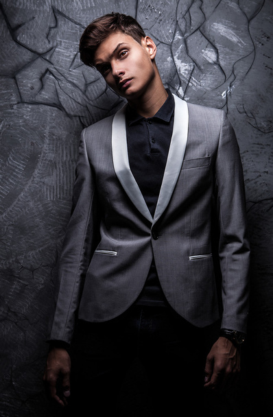 Elegant young handsome man. Studio fashion portrait. - Foto, Imagen