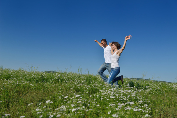 Happy couple in wheat field - Φωτογραφία, εικόνα