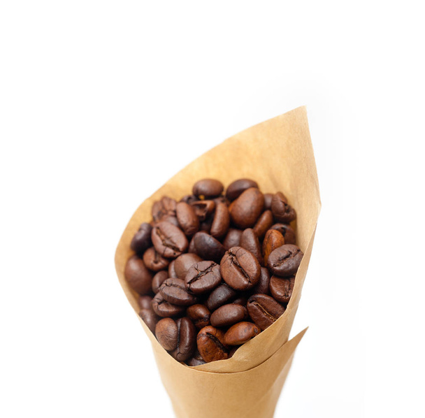 Zrnková káva espresso na papírový kornout - Fotografie, Obrázek