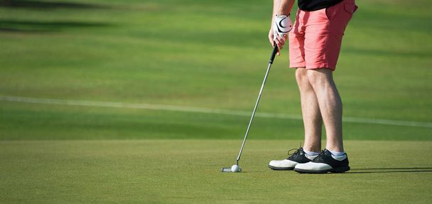 Hrát golf, příprava na výstřel - Fotografie, Obrázek