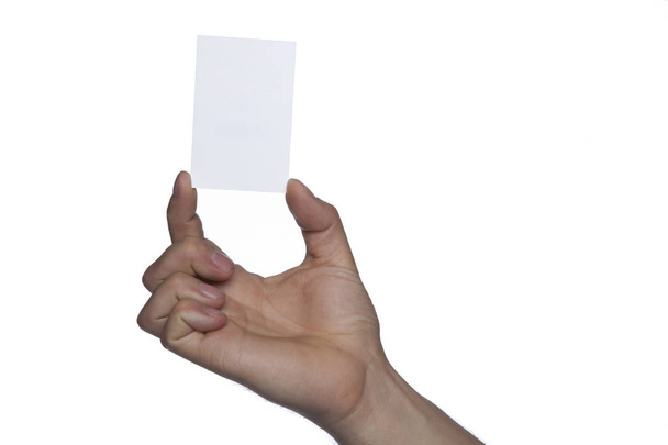 Mano masculina mostrando hoja blanca en blanco, espacio publicitario para texto
  - Foto, Imagen