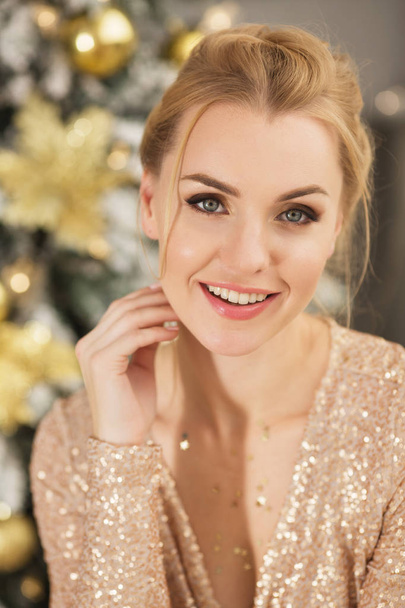 Portrait of beautiful young woman in Christmas - Foto, Bild