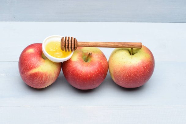 Apples with honey and stick - Valokuva, kuva