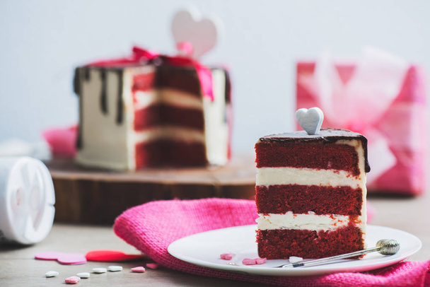 Cake with Valentine Day decoration - Foto, afbeelding