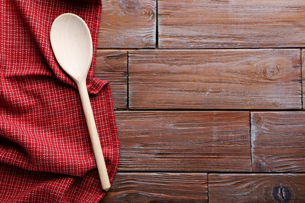 Red napkin and spoon - Foto, Bild