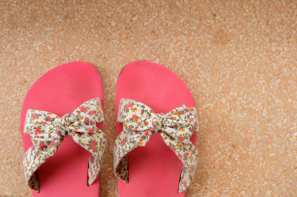 Sandálias de mulheres
 - Foto, Imagem