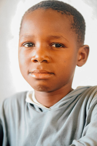 Afrikaanse basisschool mannelijke student - Foto, afbeelding