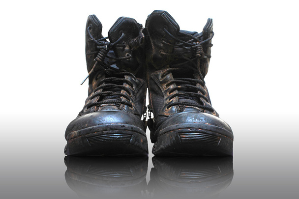 stare i brudne buty wojskowe - Zdjęcie, obraz