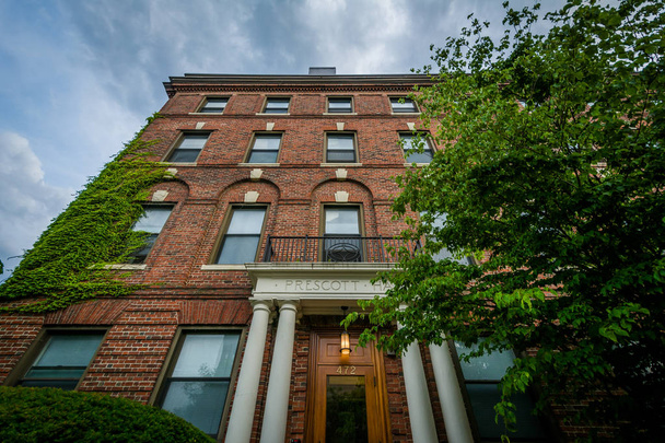 Prescott Hall, at Harvard University, in Cambridge, Massachusett - Фото, изображение