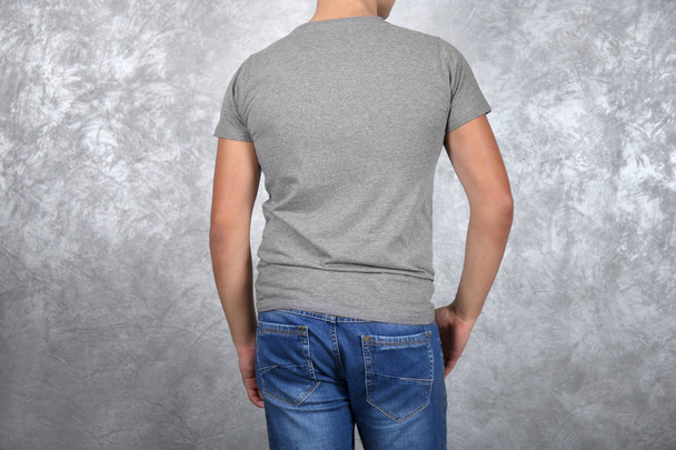 man in blank grey t-shirt - Foto, Imagen