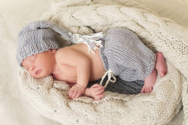 sleeping newborn baby in a wrap - Foto, immagini