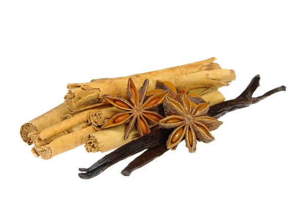Zimtstange und Anisstern - cinnamon stick and star from anis 15 - Photo, Image