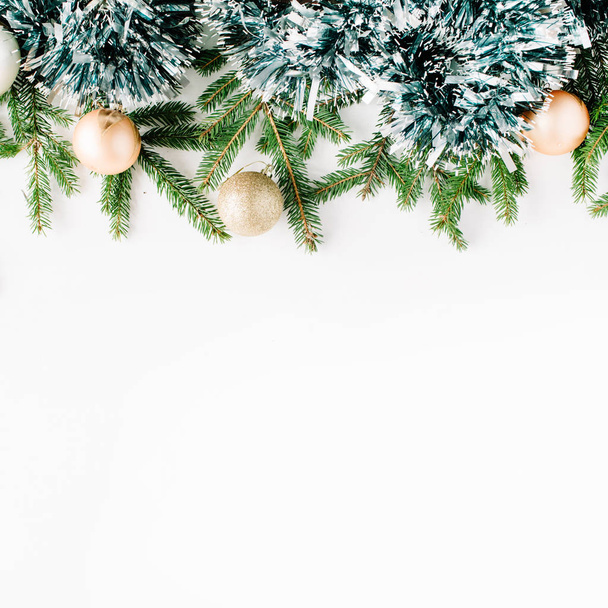 Composição de Natal com ramos de abeto
 - Foto, Imagem