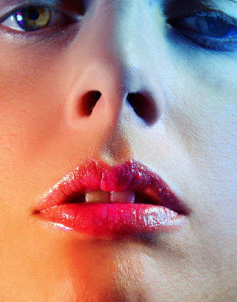 Nahaufnahme von Frau sexy rote Lippen - Foto, Bild