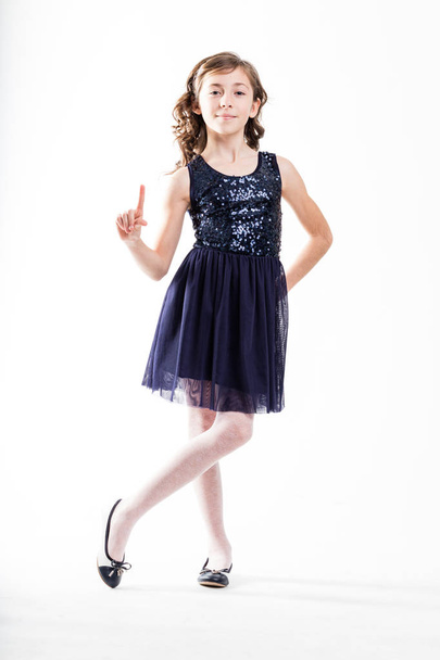 Kız oynarken top moda modeli - Fotoğraf, Görsel