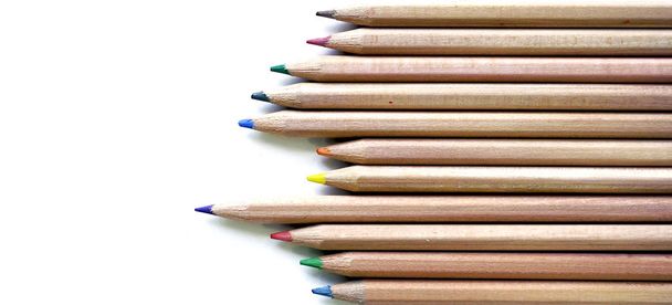 Деревянные цветные карандаши движения вид сверху изолирован
 - Фото, изображение
