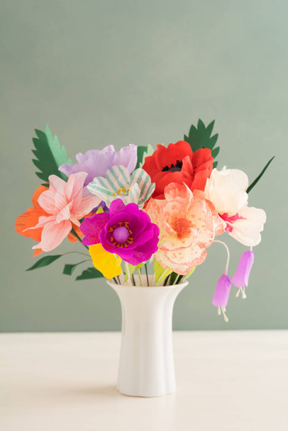 Handgemachte Papierblumen - Foto, Bild