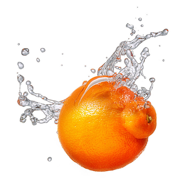 Water splash with mandarin isolated - Foto, Imagen