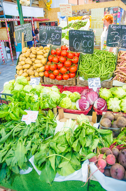 ovoce a zeleniny na trh stánku - Fotografie, Obrázek