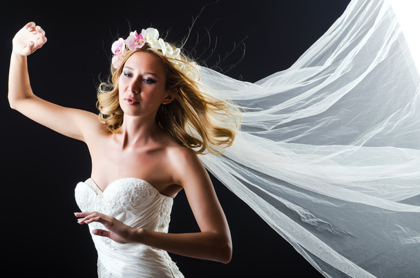 Bride in white dress in studio - Fotografie, Obrázek