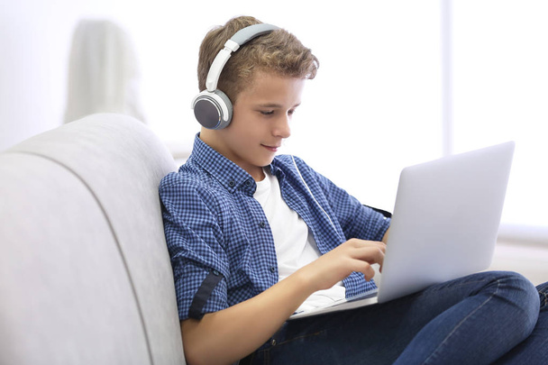 Boy listening music with computer - Фото, зображення