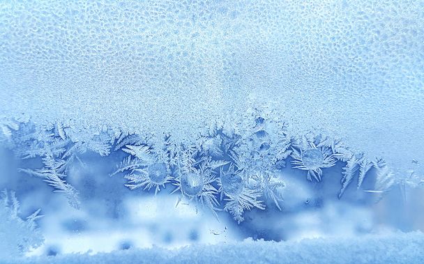 氷のパターンとガラスの凍結水滴 - 写真・画像