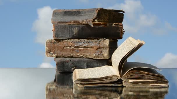 Пять старинных книг о зеркале и ветре
 - Кадры, видео