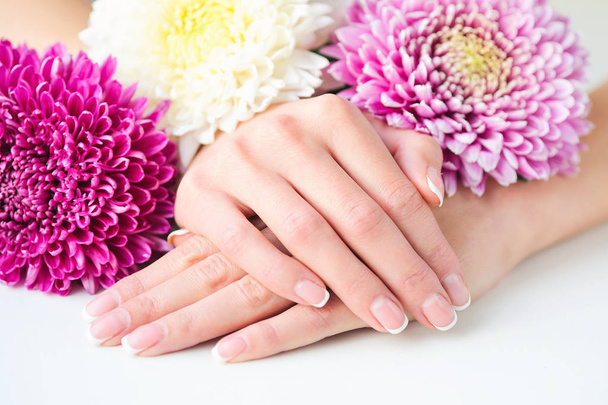 Woman hands with beautiful French manicure - Foto, Imagen
