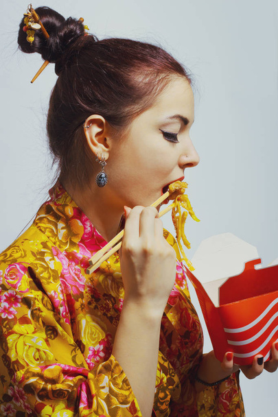 Girl eating chinese fastfood - Fotoğraf, Görsel
