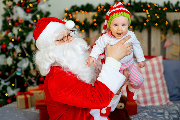 little baby in the arms of Santa Claus - Foto, Imagem