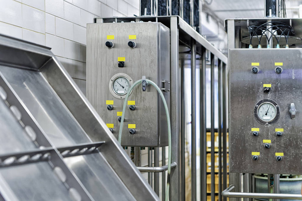 Automatisierte Anlagen in der Molkerei in Frankreich - Foto, Bild