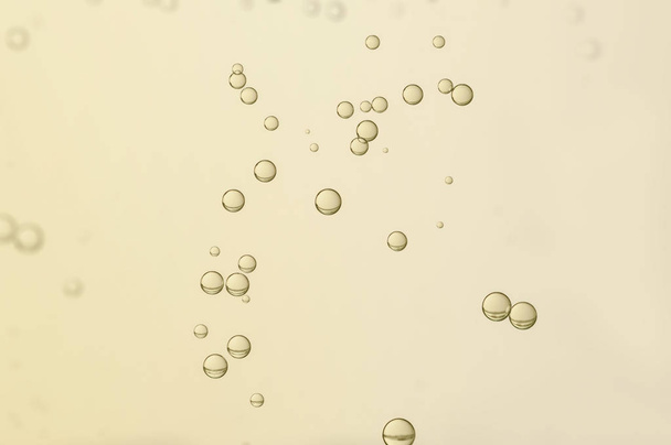 Burbujas de aire rojo
 - Foto, imagen