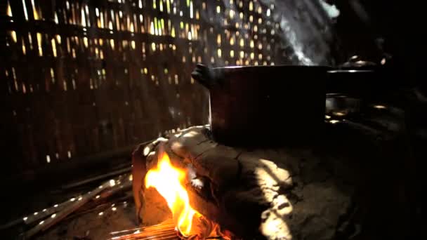 Cocina tradicional en horno de ladrillo
 - Imágenes, Vídeo