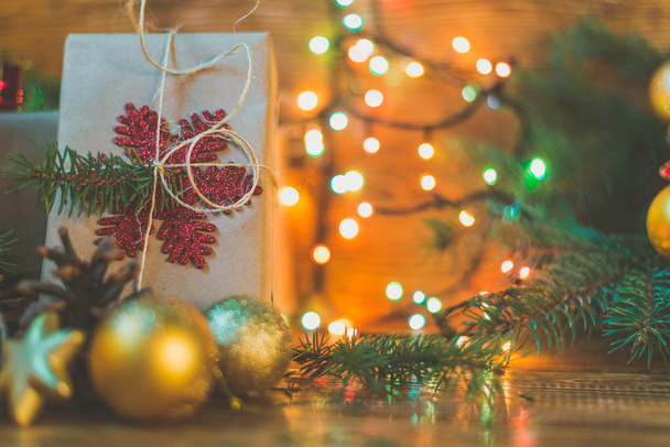 Χριστουγεννιάτικο δέντρο με δώρα - Φωτογραφία, εικόνα
