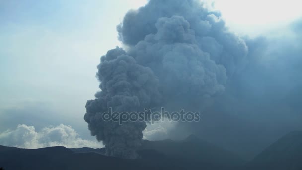 MT Bromo erupcją, Java  - Materiał filmowy, wideo